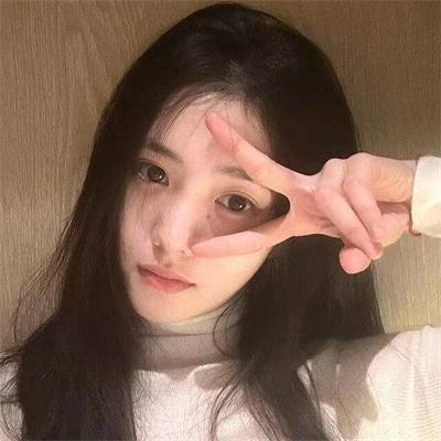 在大雪封闭的山庄里